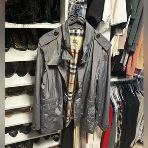 Beautiful Men’s Burberry XL Rain/Wind Resistant Silver/grey Jacket.